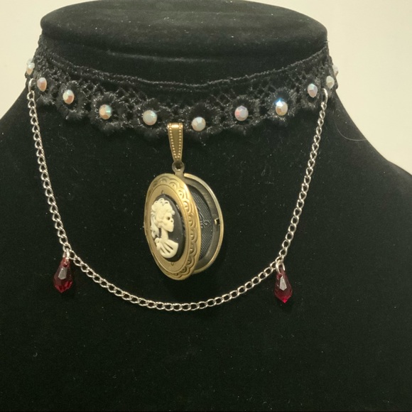 Skull Locket & Swarovski Charm Choker - Picture 2 of 4